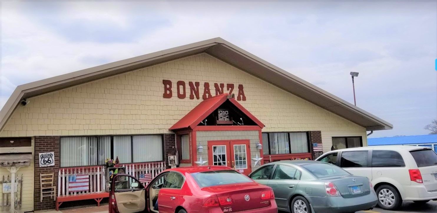 Freestanding Restaurant Building: 1121 Hickox Drive, Lincoln, IL 62656, Lincoln, IL 62656